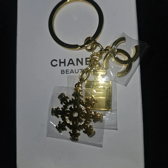 CHANEL Gold Charm Key Holder/ Bag Charm. New With Plastic. Very Rare - Picture 5 of 7